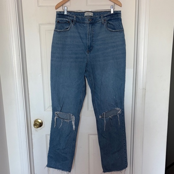 Abercrombie & Fitch The 90’s Straight Ultra High Rise Curve Love Jeans - Picture 1 of 4